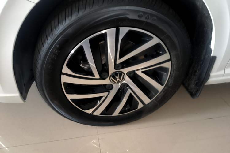 Used Volkswagen Lavida 2026 1.5L Automatic Starry Five-Million Edition Left Front Wheel Hub