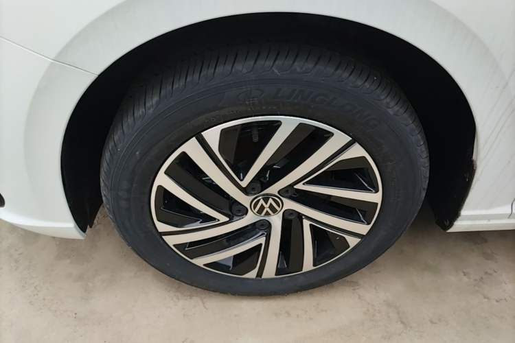 Used Volkswagen Lavida 2026 1.5L Automatic Starry Five-Million Edition Left Front Wheel Hub