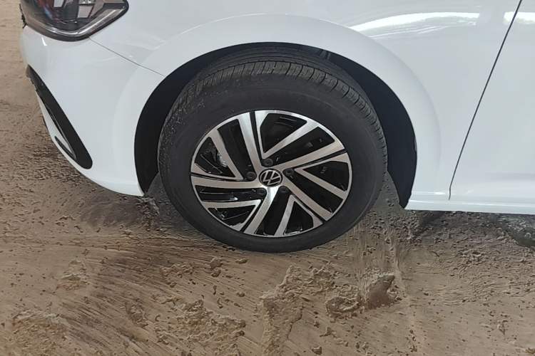 Used Volkswagen Lavida 2026 1.5L Automatic Starry Five-Million Edition Left Front Wheel Hub