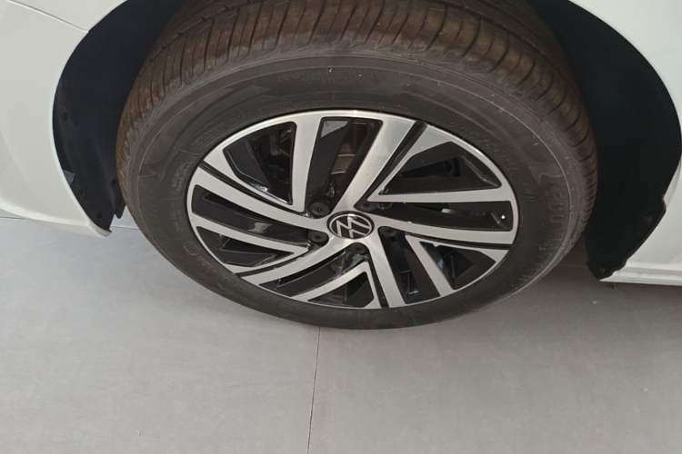 Used Volkswagen Lavida 2026 1.5L Automatic Starry Five-Million Edition Left Front Wheel Hub