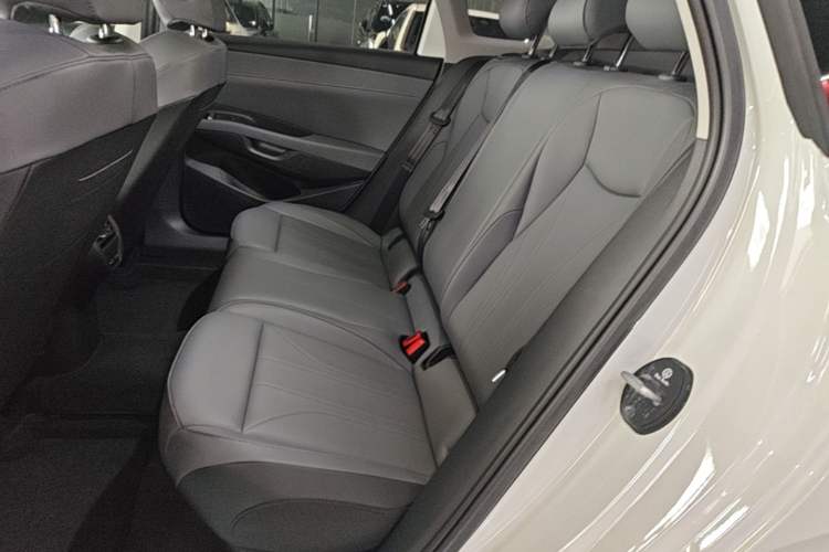 Used Volkswagen Lavida 2026 Pro 1.5L Starry Six Million Edition Left Rear Seat