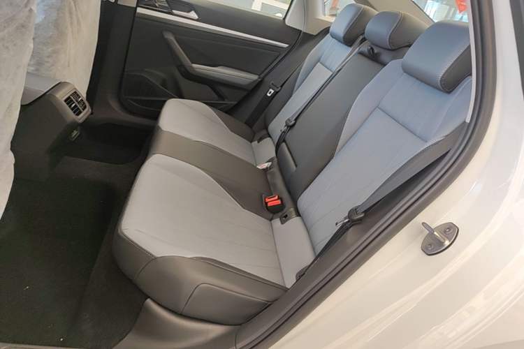 Used Volkswagen Lavida 2026 1.5L Automatic Starry Five-Million Edition Left Rear Seat