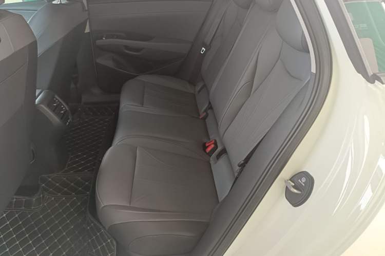 Used Volkswagen Lavida 2026 Pro 300TSI Starry Six Million Edition Left Rear Seat