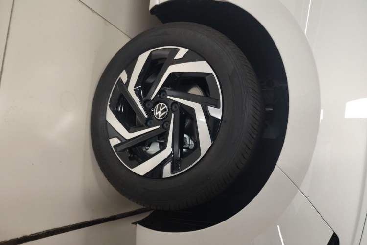Used Volkswagen Lavida 2026 Pro 300TSI Starry Six Million Edition Right Front Wheel Hub