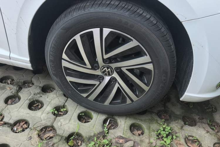 Used Volkswagen Lavida 2026 1.5L Automatic Five-Million Edition Right Front Wheel Hub