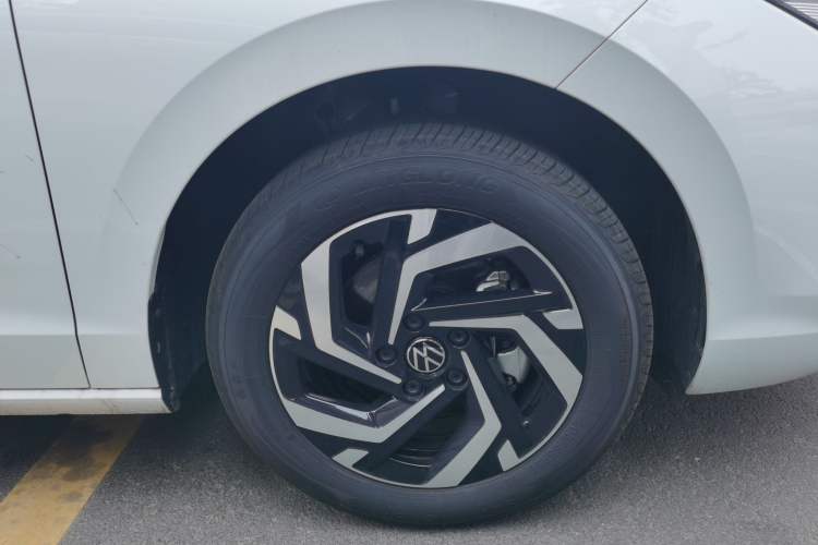 Used Volkswagen Lavida 2026 Pro 1.5L Starry Six Million Edition Right Front Wheel Hub