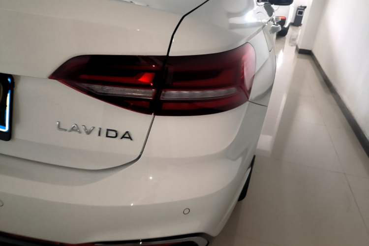 Used Volkswagen Lavida 2026 1.5L Automatic Starry Five-Million Edition Right Rear Taillight