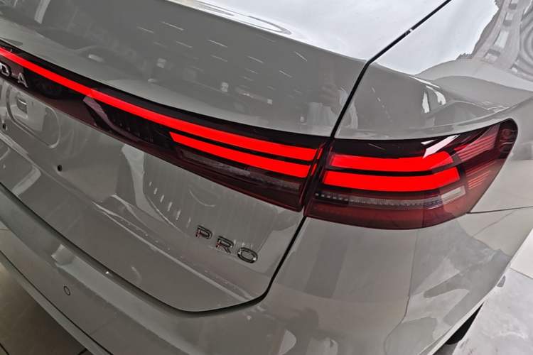 Used Volkswagen Lavida 2026 Pro 300TSI Starry Six Million Edition Right Rear Taillight