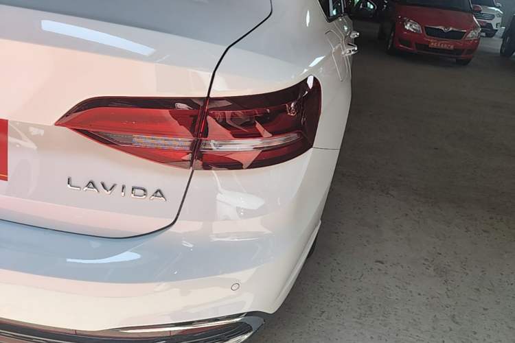 Used Volkswagen Lavida 2026 1.5L Automatic Starry Five-Million Edition Right Rear Taillight