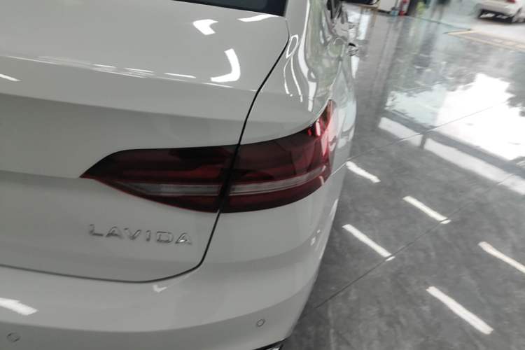 Used Volkswagen Lavida 2026 1.5L Automatic Starry Five-Million Edition Right Rear Taillight
