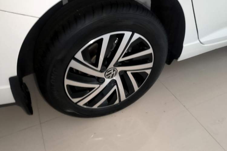 Used Volkswagen Lavida 2026 1.5L Automatic Starry Five-Million Edition Right Rear Wheel Hub