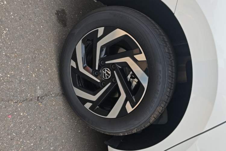 Used Volkswagen Lavida 2026 Pro 1.5L Starry Six Million Edition Right Rear Wheel Hub