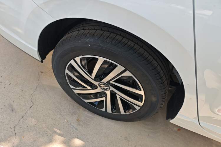 Used Volkswagen Lavida 2026 1.5L Automatic Starry Five-Million Edition Right Rear Wheel Hub