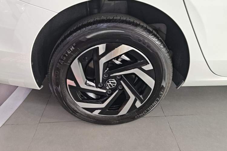Used Volkswagen Lavida 2026 Pro 1.5L Starry Six Million Edition Right Rear Wheel Hub