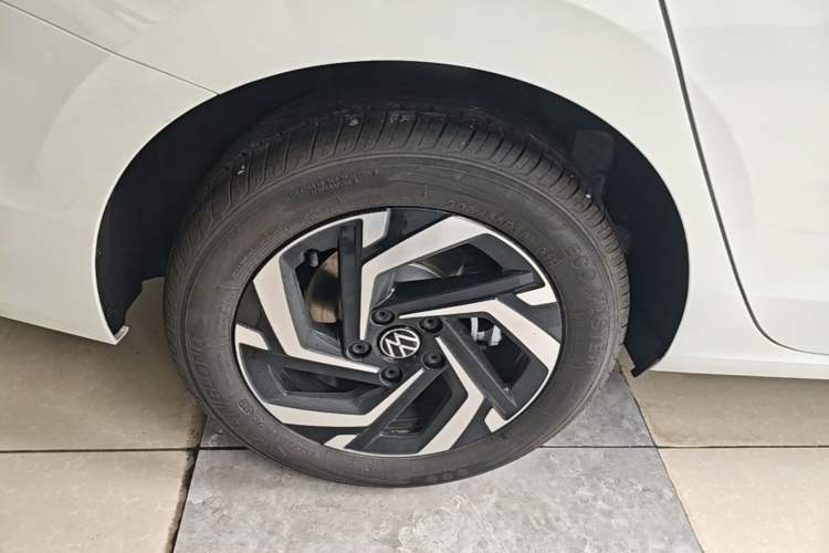 Used Volkswagen Lavida 2026 Pro 300TSI Starry Six Million Edition Right Rear Wheel Hub