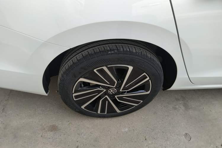 Used Volkswagen Lavida 2026 Pro 300TSI Starry Zhi Yi Edition Right Rear Wheel Hub