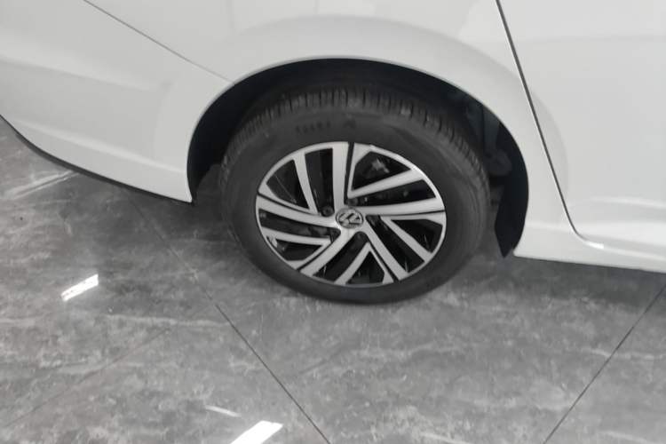 Used Volkswagen Lavida 2026 1.5L Automatic Starry Five-Million Edition Right Rear Wheel Hub