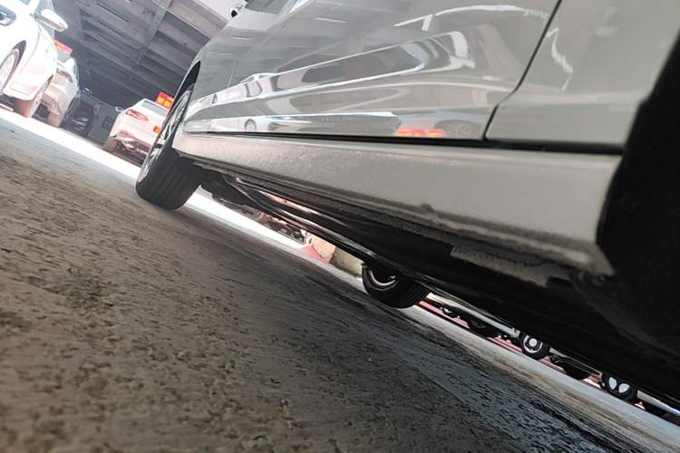 Used Volkswagen Lavida 2026 1.5L Automatic Starry Five-Million Edition Right Side Sill