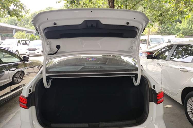 Used Volkswagen Lavida 2026 Pro 300TSI Starry Zhi Yi Edition Trunk