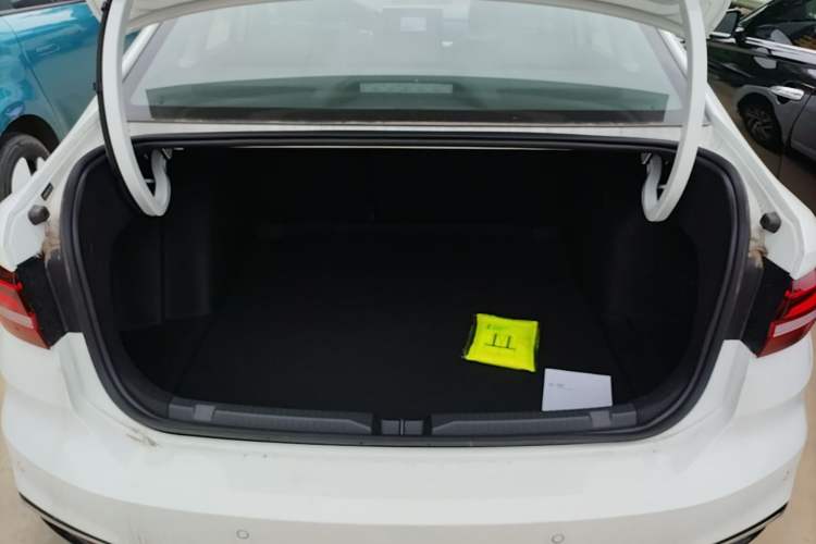 Used Volkswagen Lavida 2026 1.5L Automatic Starry Five-Million Edition Trunk