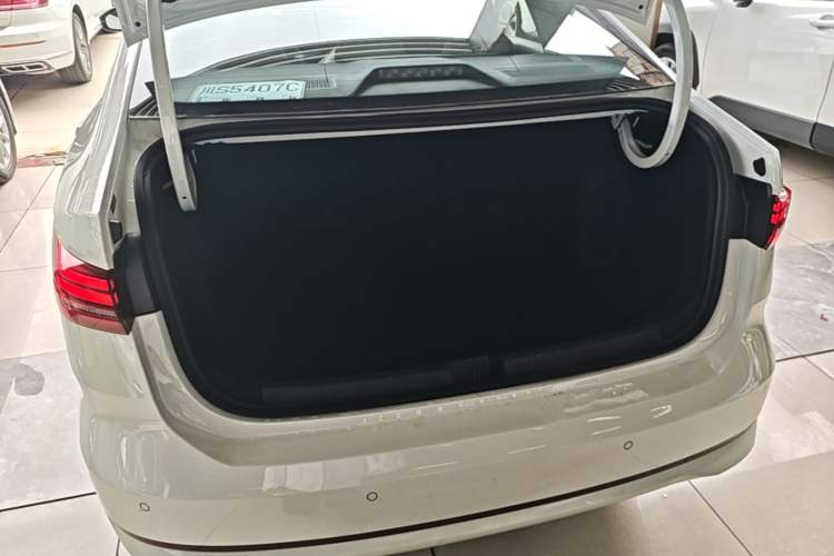 Used Volkswagen Lavida 2026 Pro 300TSI Starry Six Million Edition Trunk