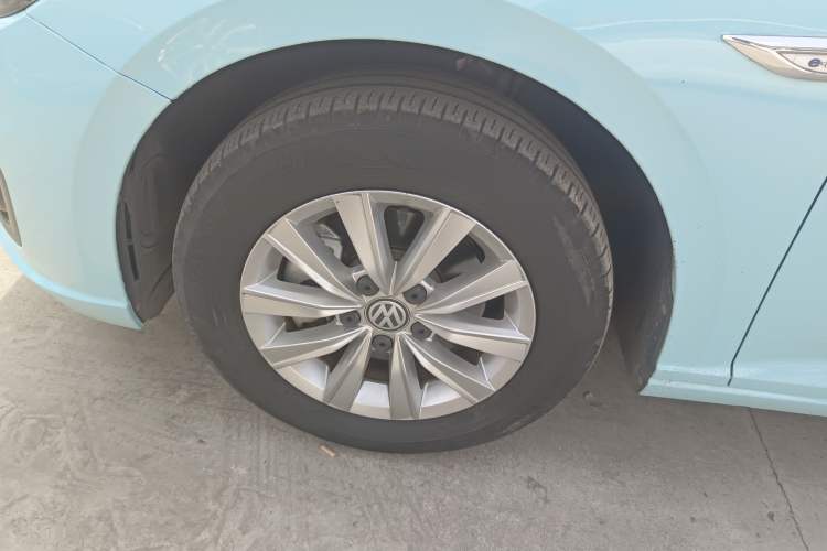 Used Volkswagen Lavida Pure Electric 2019 Low-Trim Version Left Front Wheel Hub