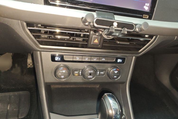 Used Volkswagen Lavida Pure Electric 2019 Enjoyment Edition Audio And AC Panel