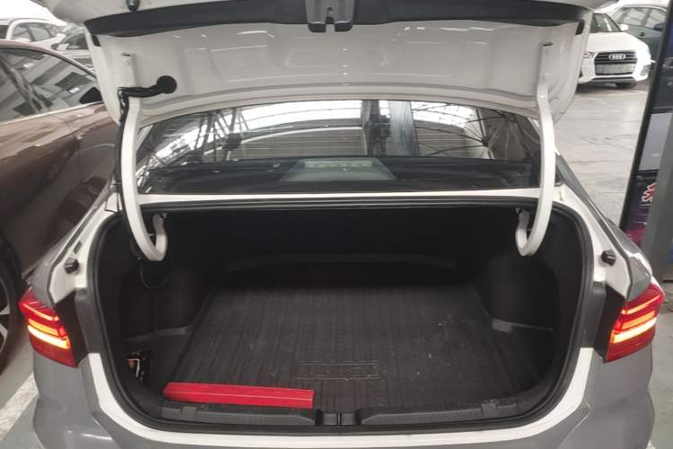Used Volkswagen Lavida Pure Electric 2019 Enjoyment Edition Trunk