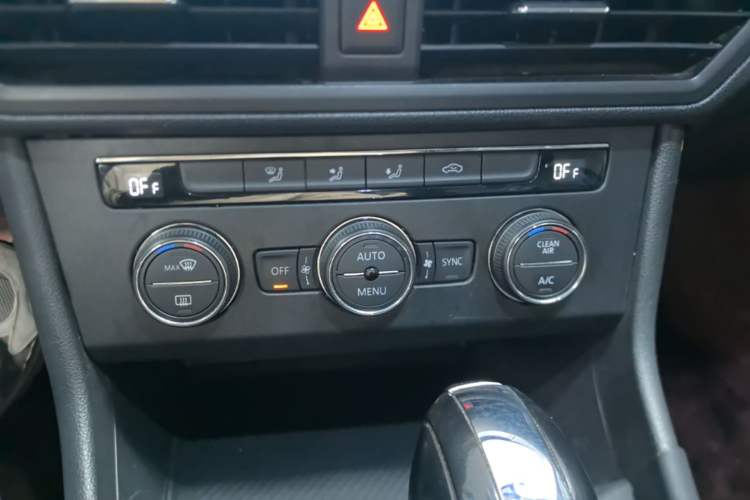 Used Volkswagen Lavida Pure Electric 2019 Enjoyment Edition Audio And AC Panel