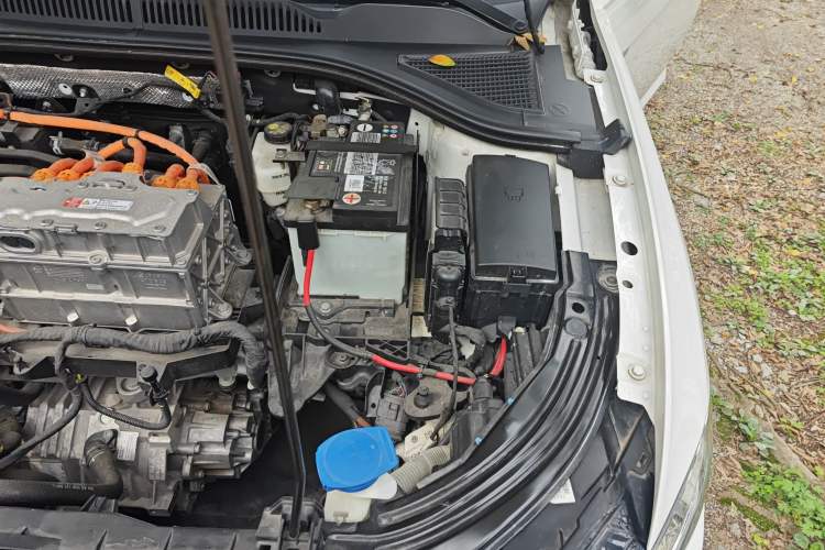 Used Volkswagen Lavida Pure Electric 2019 Low-Trim Version Engine Bay Left