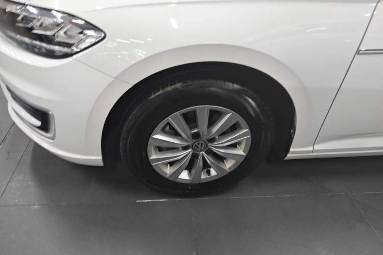 Used Volkswagen Lavida Pure Electric 2019 Low-Trim Version Left Front Wheel Hub