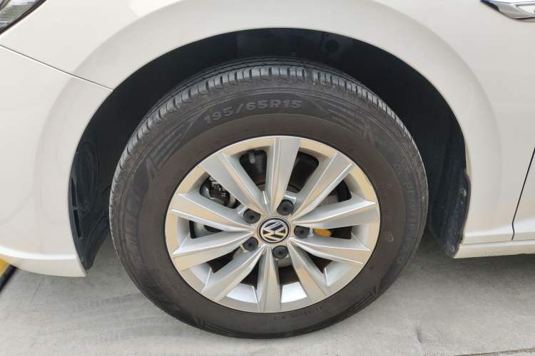 Used Volkswagen Lavida Pure Electric 2019 Low-Trim Version Left Front Wheel Hub