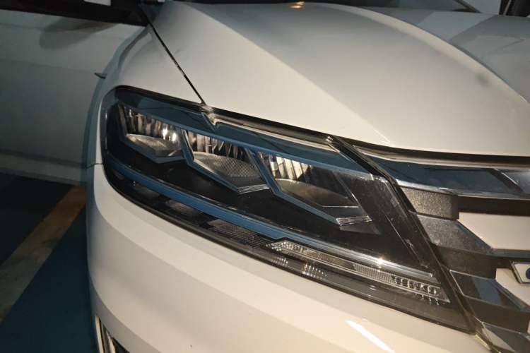 Used Volkswagen Lavida Pure Electric 2019 Low-Trim Version Right Front Headlight