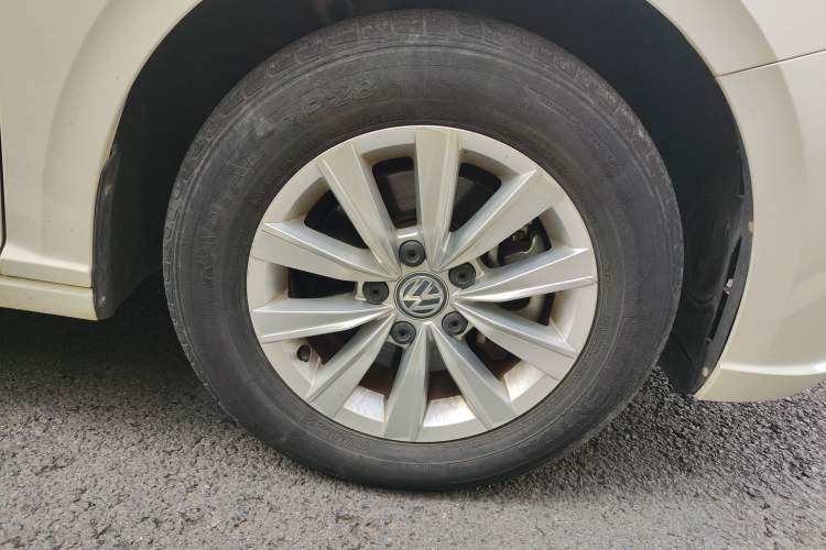 Used Volkswagen Lavida Pure Electric 2019 Enjoyment Edition Right Front Wheel Hub