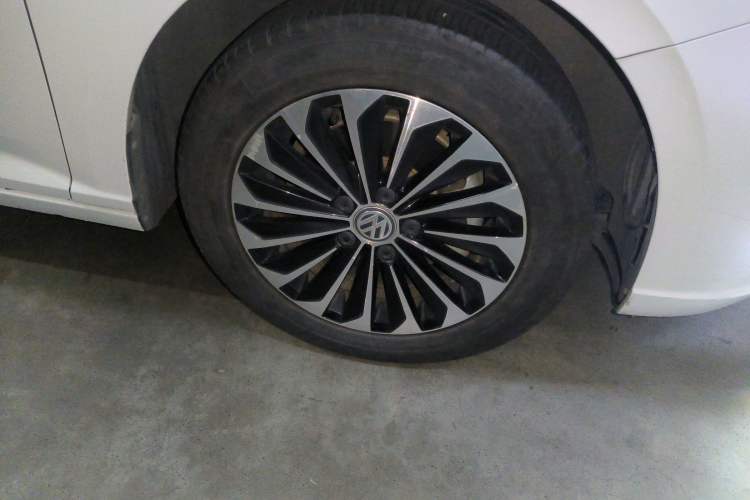 Used Volkswagen Lavida Pure Electric 2019 Enjoyment Edition Right Front Wheel Hub