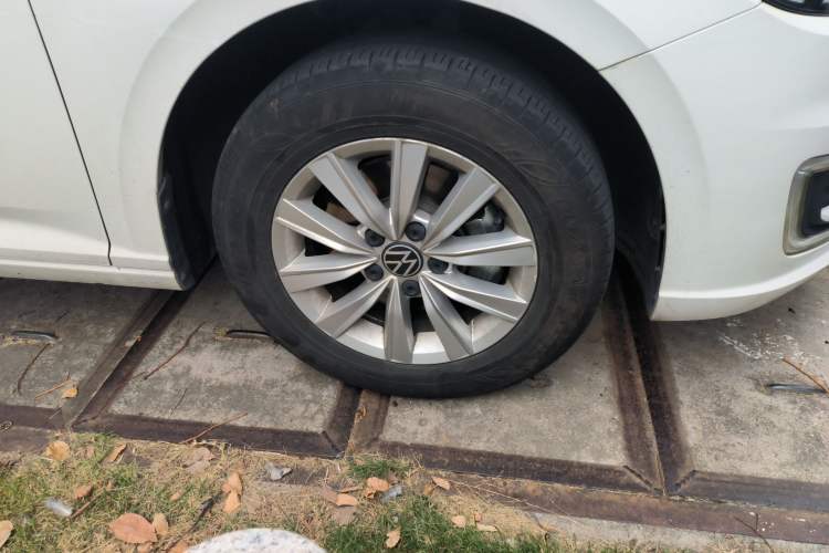 Used Volkswagen Lavida Pure Electric  Right Front Wheel Hub