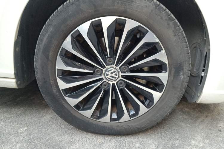 Used Volkswagen Lavida Pure Electric 2019 Enjoyment Edition Right Front Wheel Hub