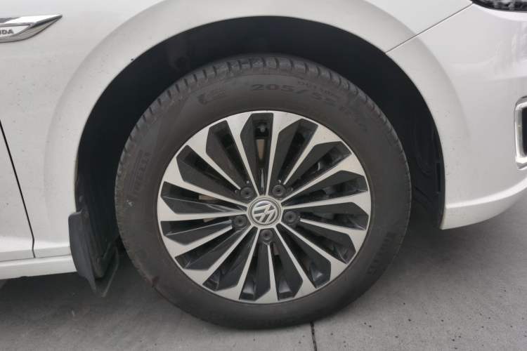 Used Volkswagen Lavida Pure Electric 2019 Enjoyment Edition Right Front Wheel Hub