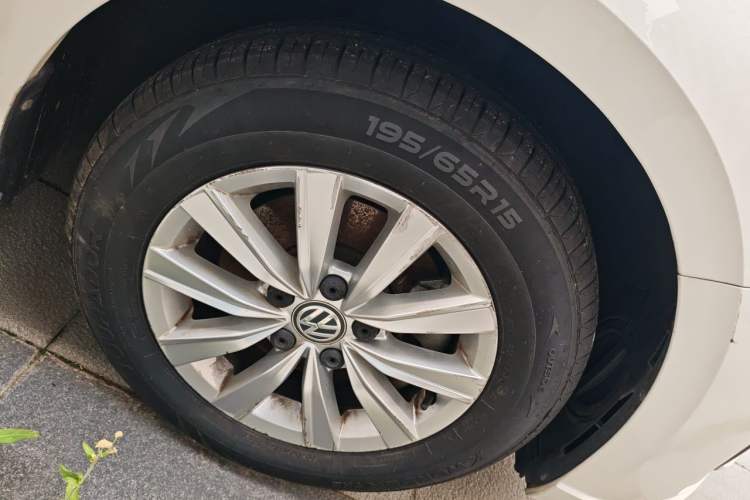 Used Volkswagen Lavida Pure Electric 2019 Low-Trim Version Right Front Wheel Hub