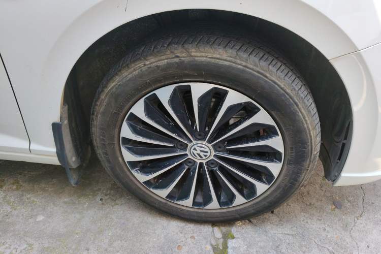 Used Volkswagen Lavida Pure Electric 2019 Enjoyment Edition Right Front Wheel Hub
