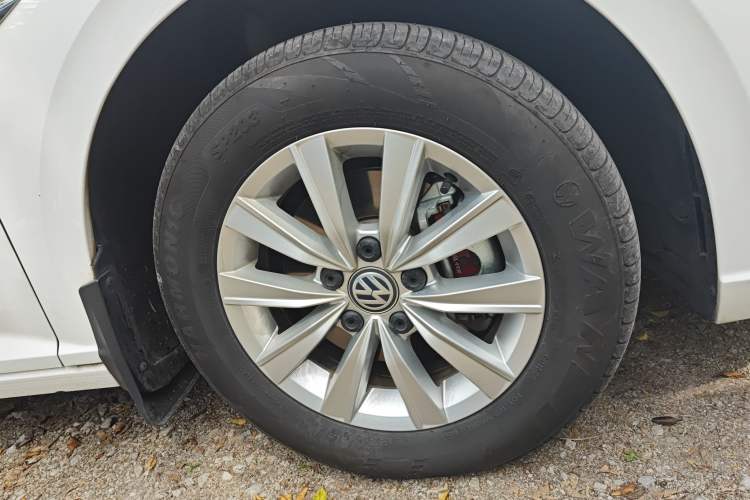 Used Volkswagen Lavida Pure Electric 2019 Low-Trim Version Right Front Wheel Hub