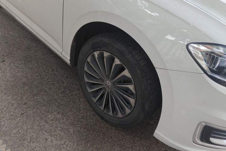 Used Volkswagen Lavida Pure Electric 2019 Enjoyment Edition Right Front Wheel Hub
