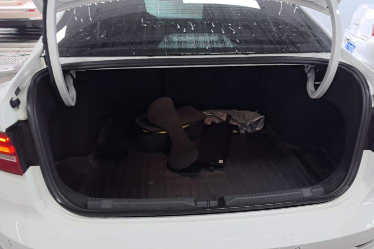 Used Volkswagen Lavida Pure Electric 2019 Enjoyment Edition Trunk