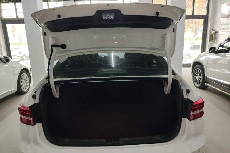 Used Volkswagen Lavida Pure Electric 2019 Enjoyment Edition Trunk