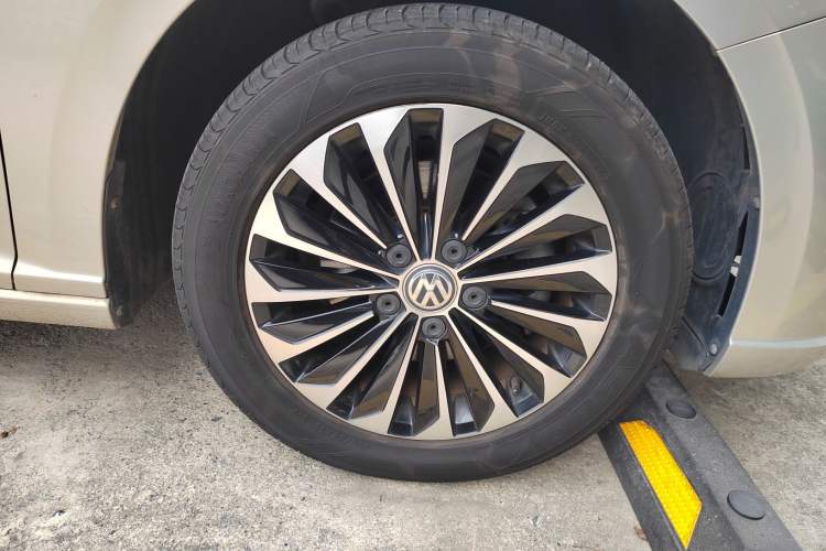 Used Volkswagen Lavida Pure Electric 2019 Enjoyment Edition Right Front Wheel Hub