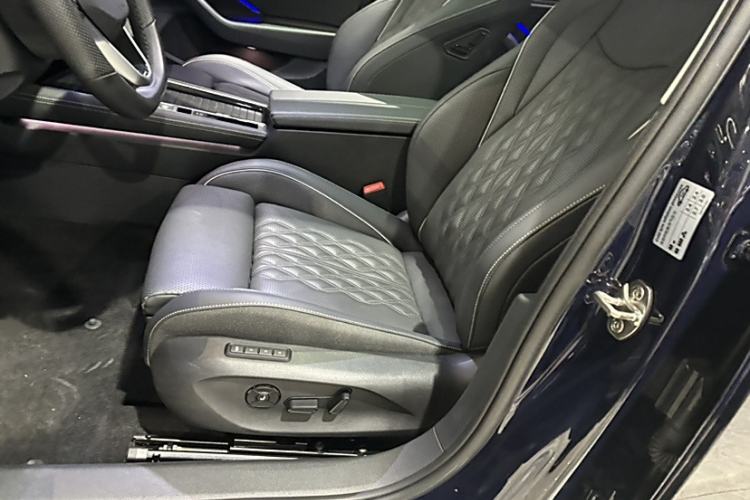 Used Volkswagen Magotan 2024 380TSI DSG Ultimate Edition Left Front Seat