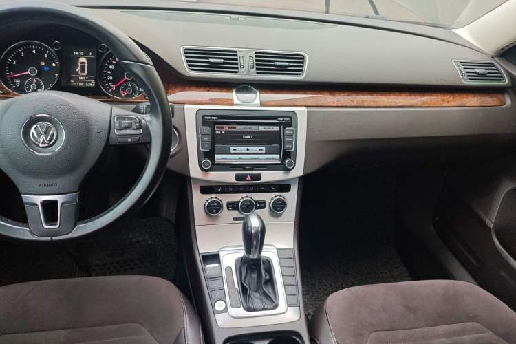 Used Volkswagen Magotan 2012 Travel Edition 2.0 TSI Comfort Version Audio And AC Panel