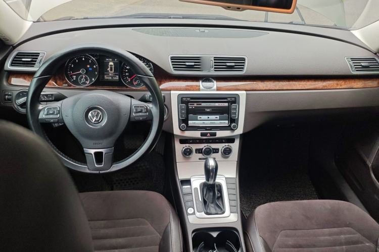Used Volkswagen Magotan 2012 Travel Edition 2.0 TSI Comfort Version Center Console