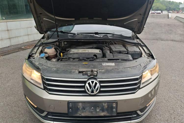 Used Volkswagen Magotan 2012 Travel Edition 2.0 TSI Comfort Version Engine Bay