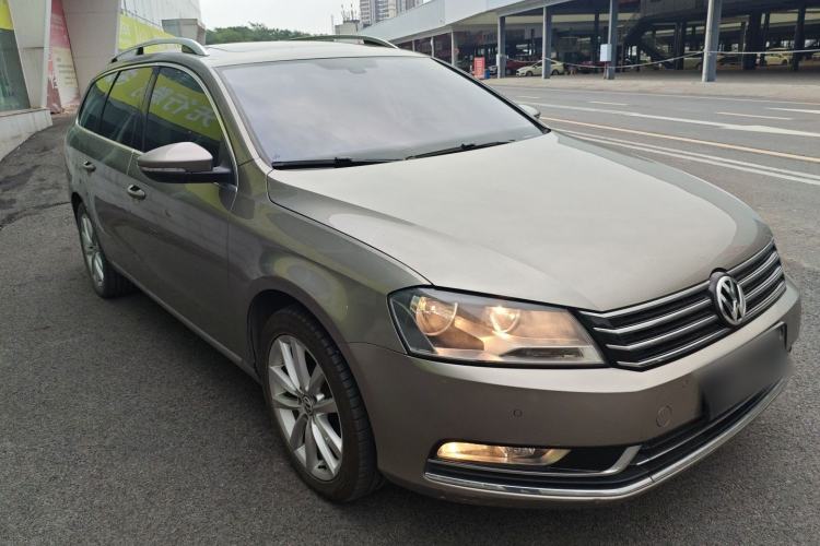Used Volkswagen Magotan 2012 Travel Edition 2.0 TSI Comfort Version Front Right 45 Deg